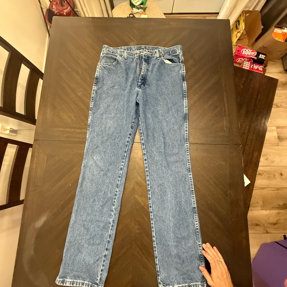 Wrangler Relaxed Fit Light Wash Blue Jeans - Picture 5 of 5